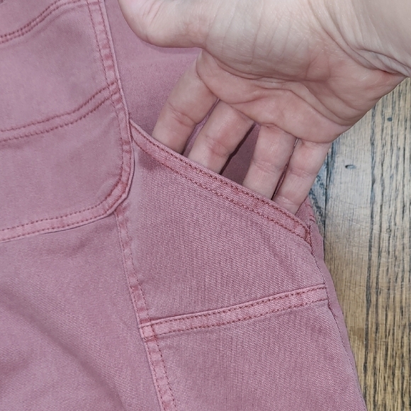 Old Navy Women's Pink Pants - Picture 5 of 5